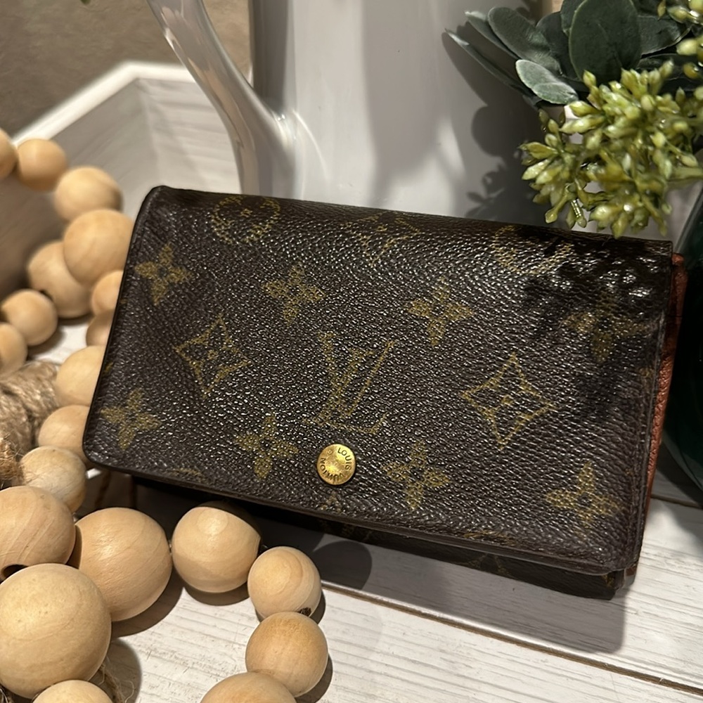 🌟VINTAGE LOUIS VUITTON SARAH WALLET🌟